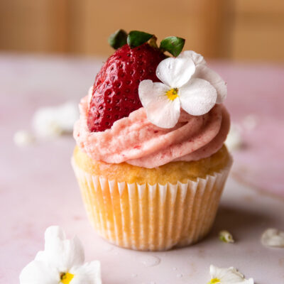 Cupcakes με Βουτυρόκρεμα Φράουλας