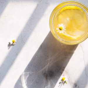 Σπιτική Λεμονάδα με Μέλι & Χαμομήλι (χωρίς ζάχαρη)