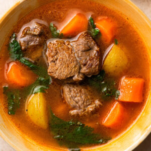 Κρεατόσουπα στη Χύτρα Ταχύτητας
