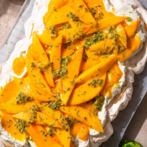 Pavlova με Mango και Passion Fruit